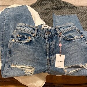THE TALES WOMENS NWT TWISTED LEG DISTRESSED JEANS